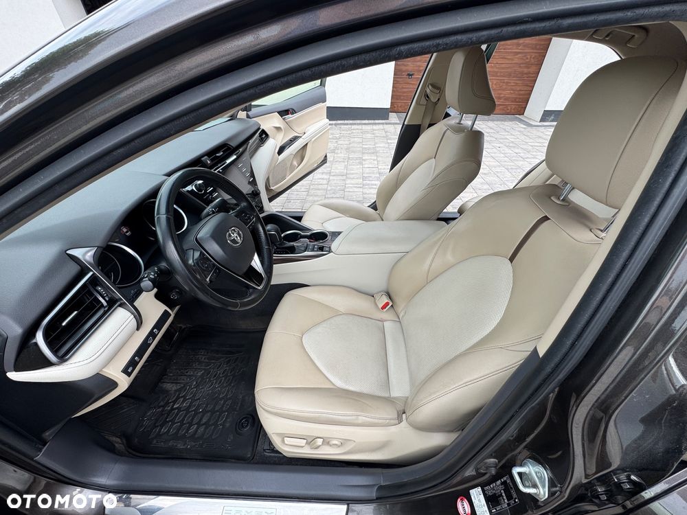 Toyota Camry 2.5 Hybrid Executive CVT - 9