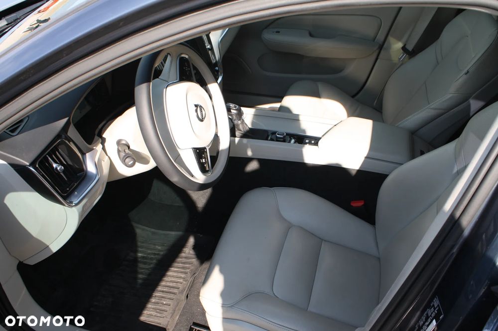 Volvo S60 T6 AWD Momentum Pro - 21