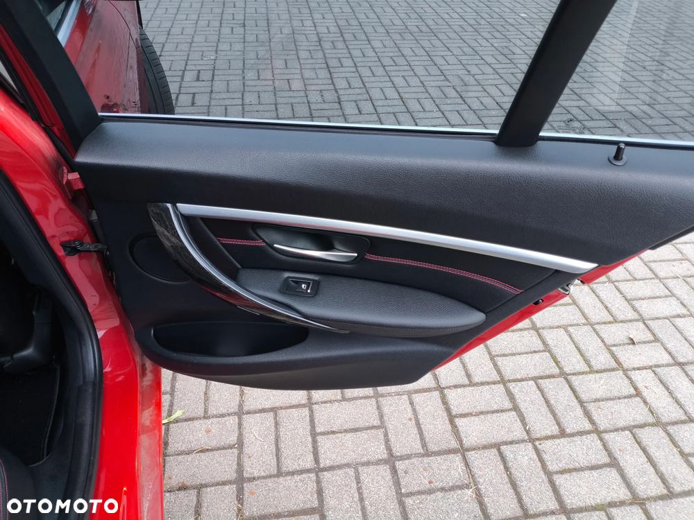 BMW Seria 3 330i xDrive Sport Line Sport - 16