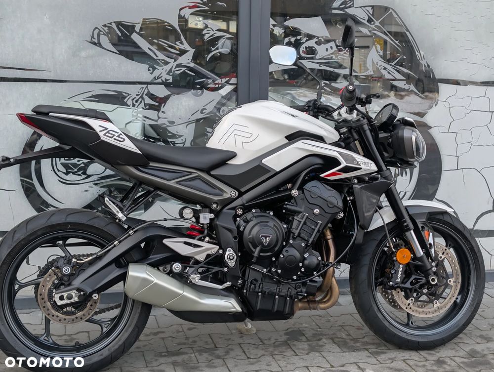 Triumph Street Triple - 18