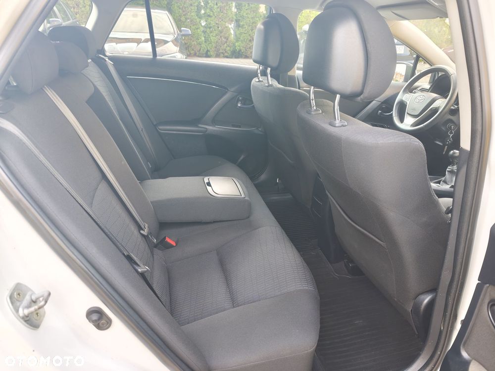 Toyota Avensis 2.0 Sol EU5 - 13