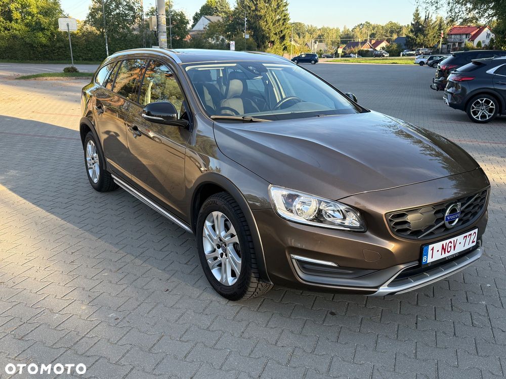 Volvo V60 Cross Country 2016 photo 2