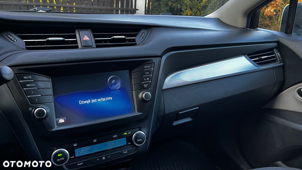 Toyota Avensis 2.0 D-4D Premium - 23