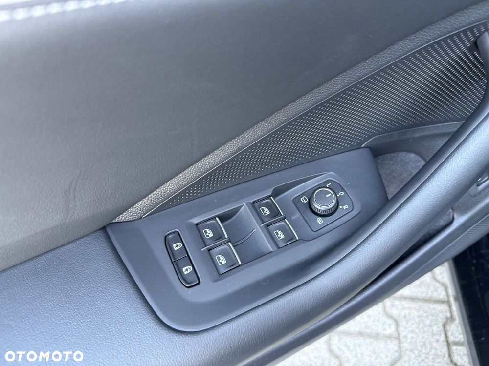 Volkswagen Passat Variant 2.0 TDI SCR Elegance DSG - 38