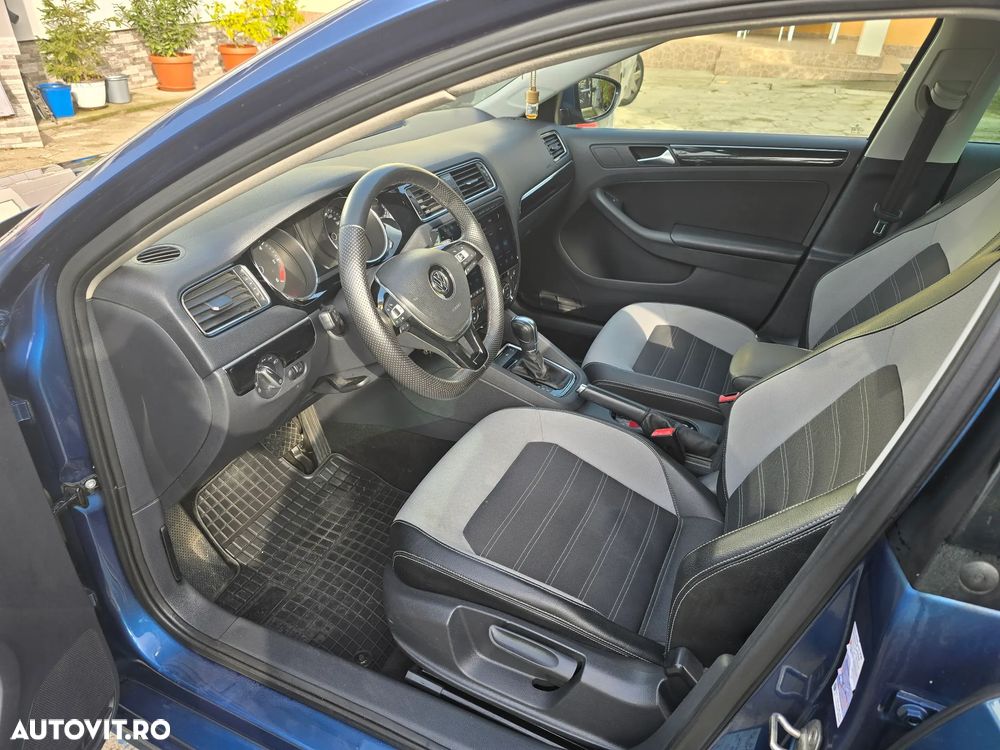 Volkswagen Jetta 2.0 TDI DSG Highline - 14