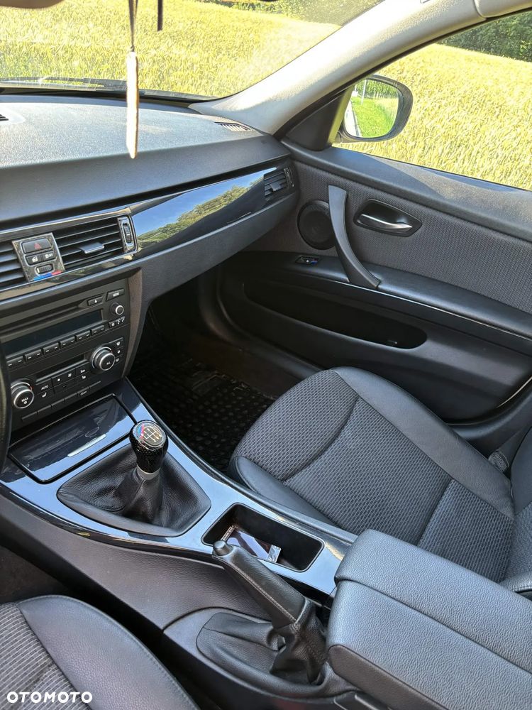 BMW Seria 3 318i - 11