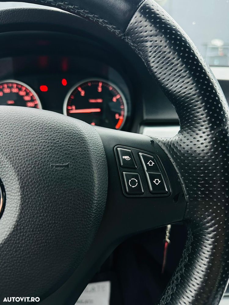 BMW Seria 3 318d Sport Line - 30