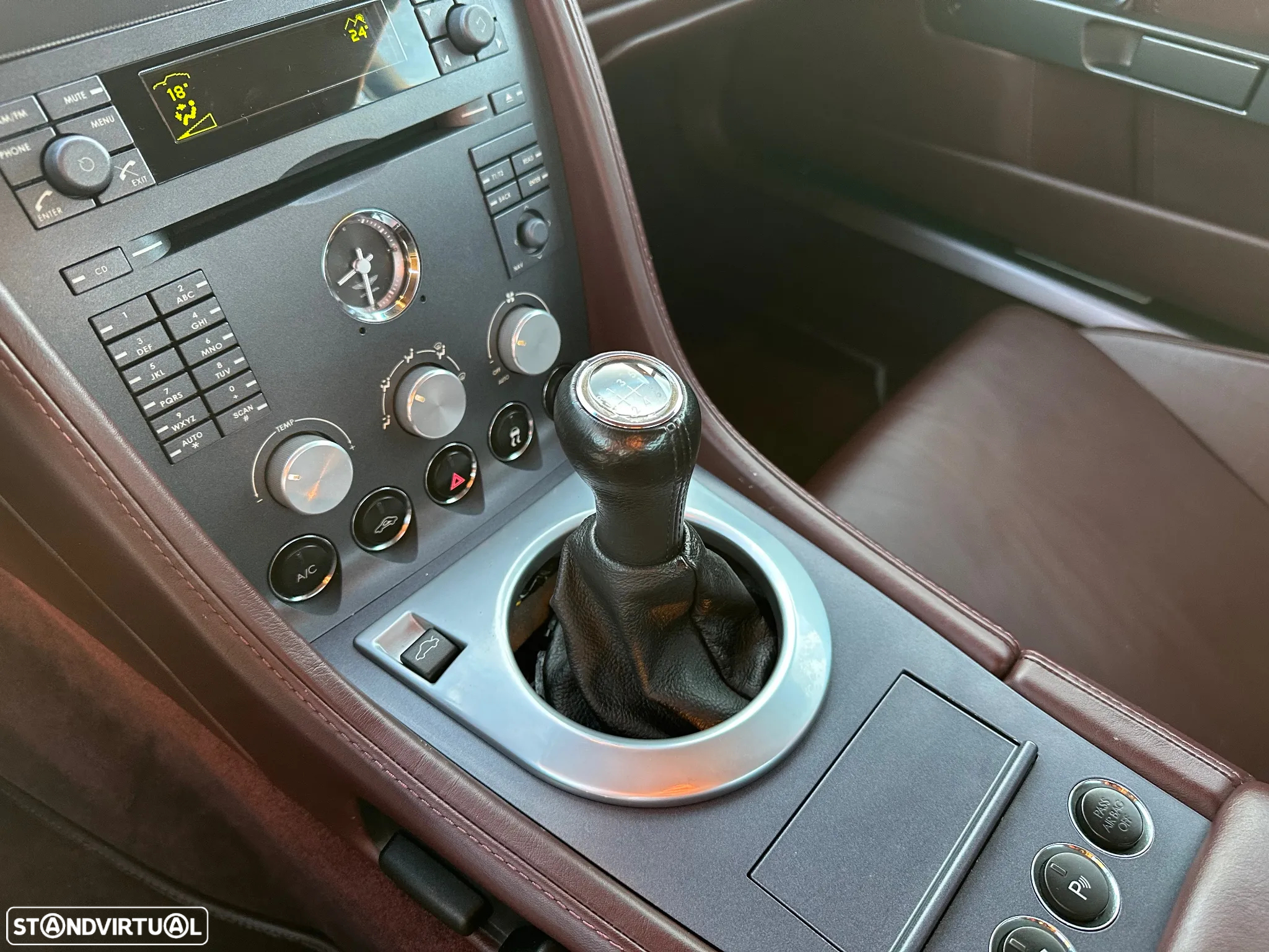 Aston Martin Vantage Coupe V8 - 15