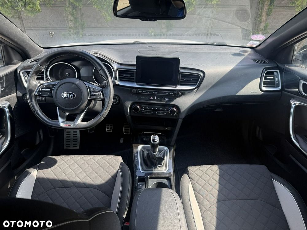 Kia Ceed - 9