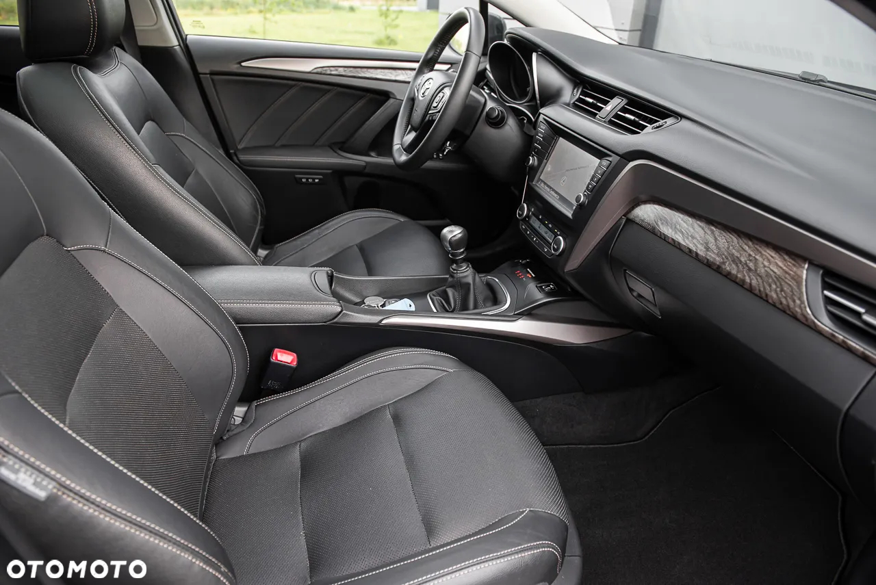 Toyota Avensis Touring Sports 2.0 D-4D Executive - 31
