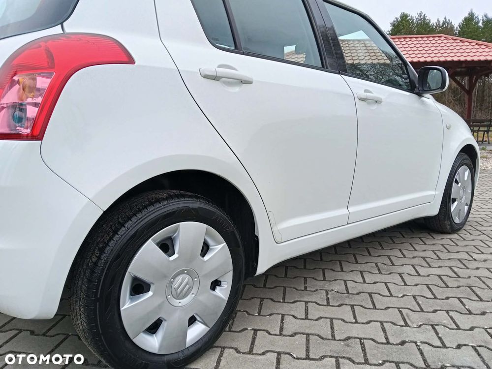 Suzuki Swift 1.3 Black and White - 16