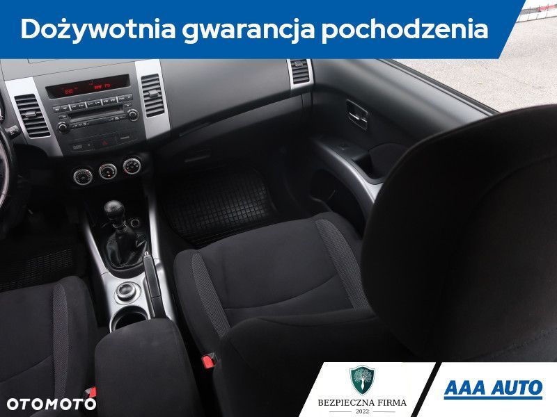 Mitsubishi Outlander - 9