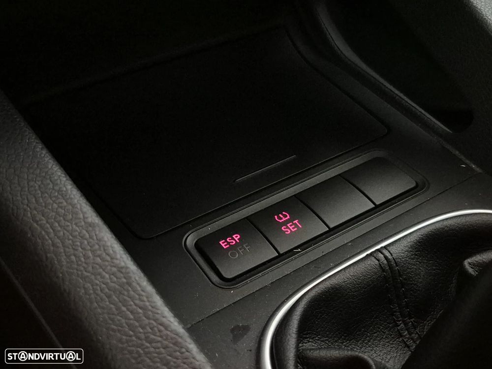 VW Jetta 1.6 FSi Confortline - 15