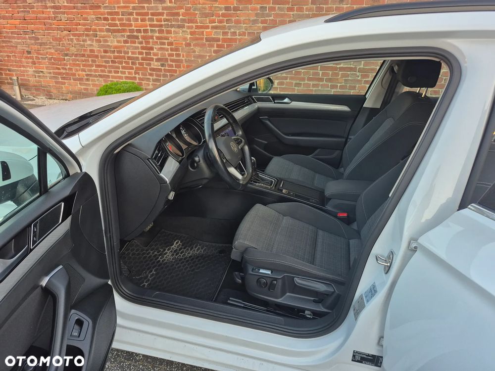 Volkswagen Passat 2.0 TDI SCR Comfortline DSG - 16