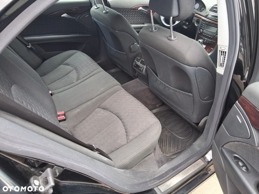 Mercedes-Benz Klasa E 240 4-Matic Classic - 14