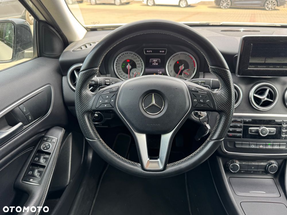 Mercedes-Benz Klasa A 200 7G-DCT Activity Edition - 33