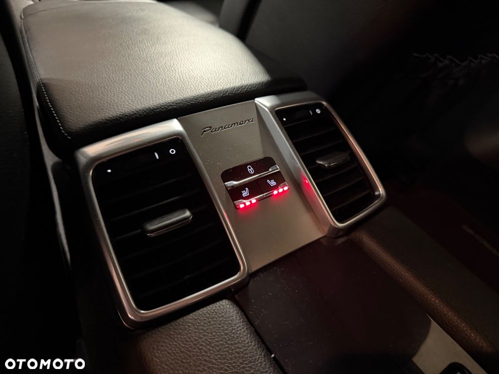 Porsche Panamera 4 - 20