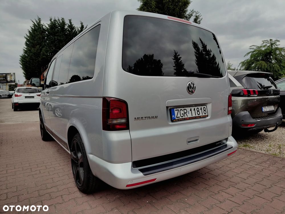 Volkswagen Multivan - 10