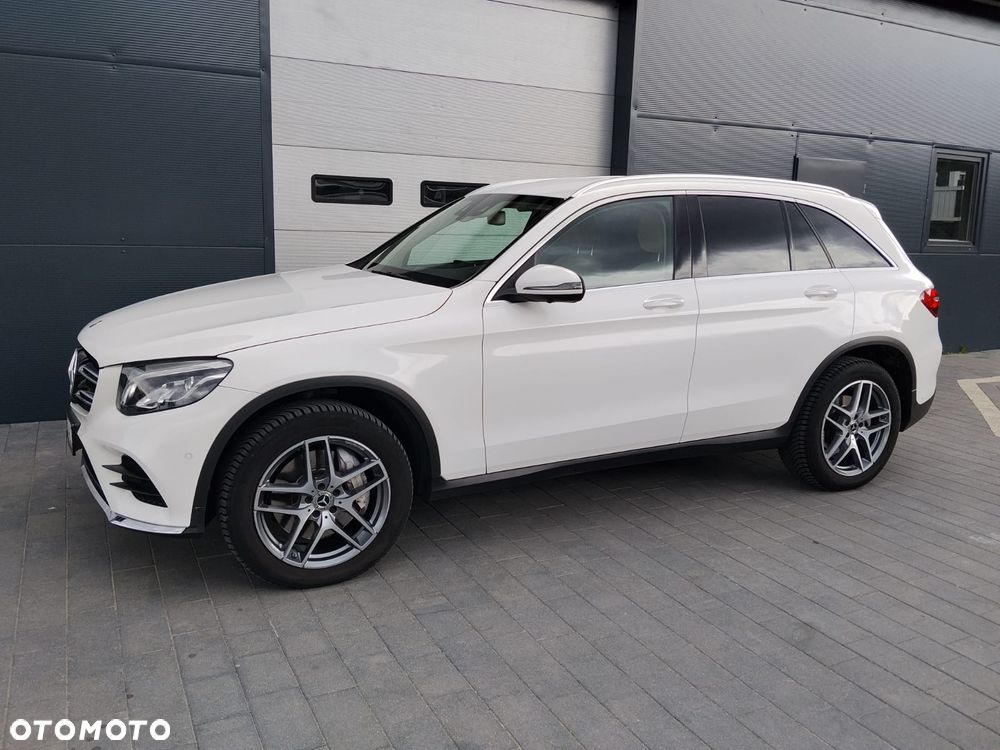 Mercedes-Benz GLC 250 4Matic 9G-TRONIC AMG Line - 2