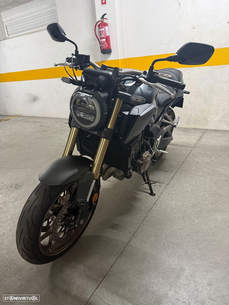 Honda CB 650 r - 6