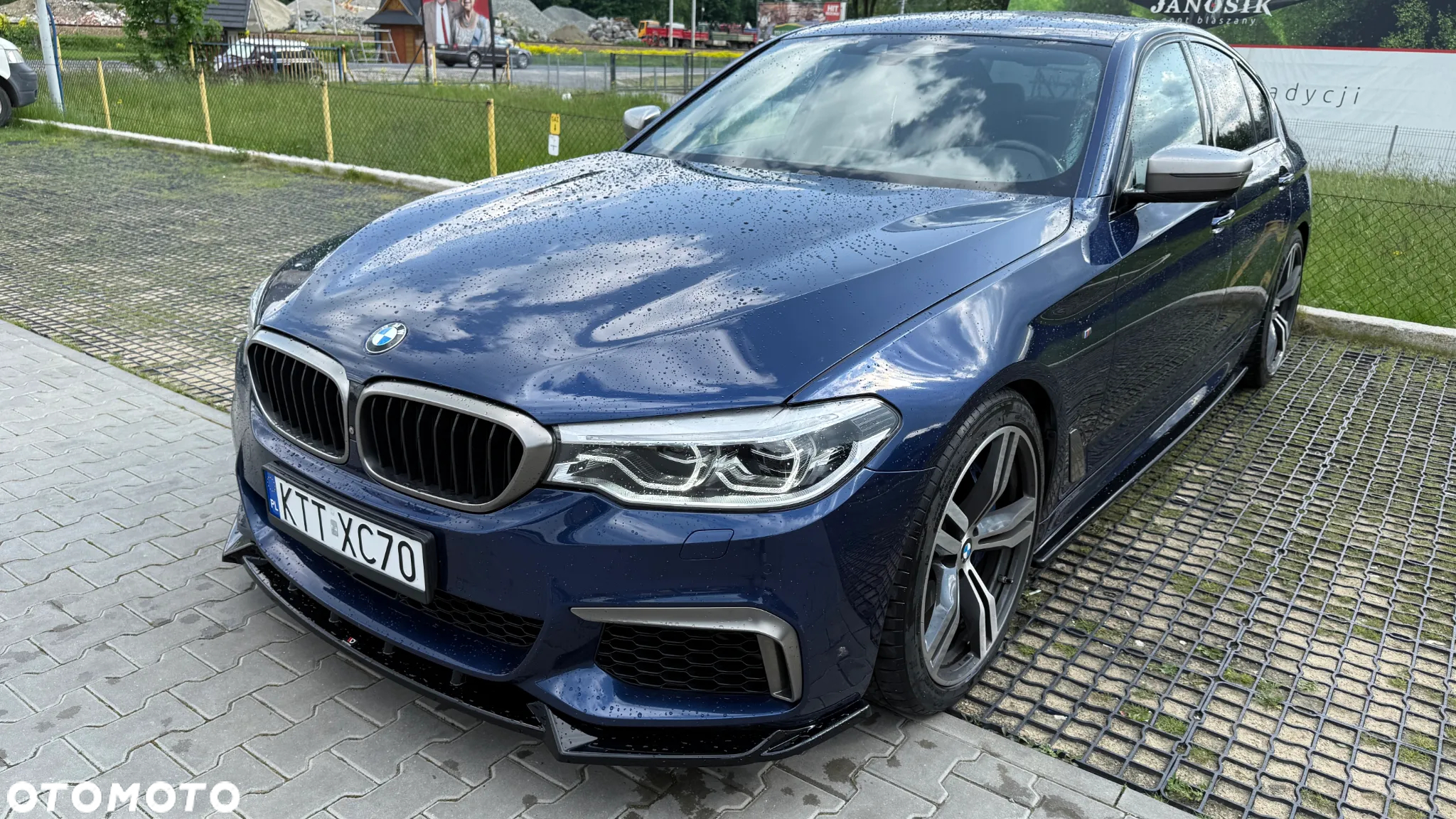 BMW Seria 5 M550i xDrive sport - 15