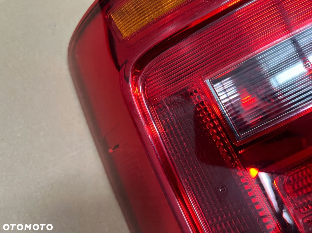 TYLNA LAMPA TYŁ VW CADDY 2K5 LEWA KLAPA WERSJA NA KLAPE 2K1945095N LEWA - 3