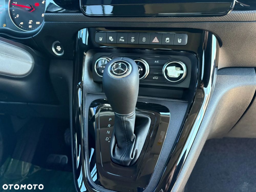 Mercedes-Benz Klasa T 180 d Style - 11