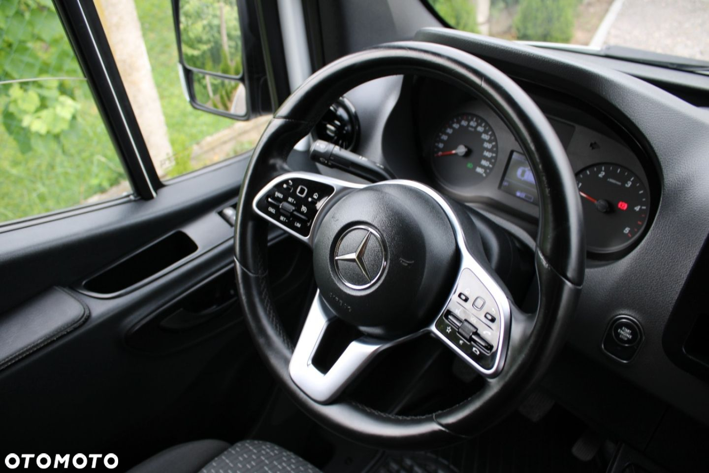 Mercedes-Benz Sprinter - 13