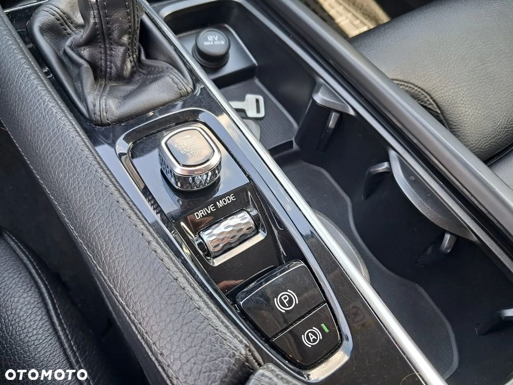 Volvo V90 D4 Momentum - 22
