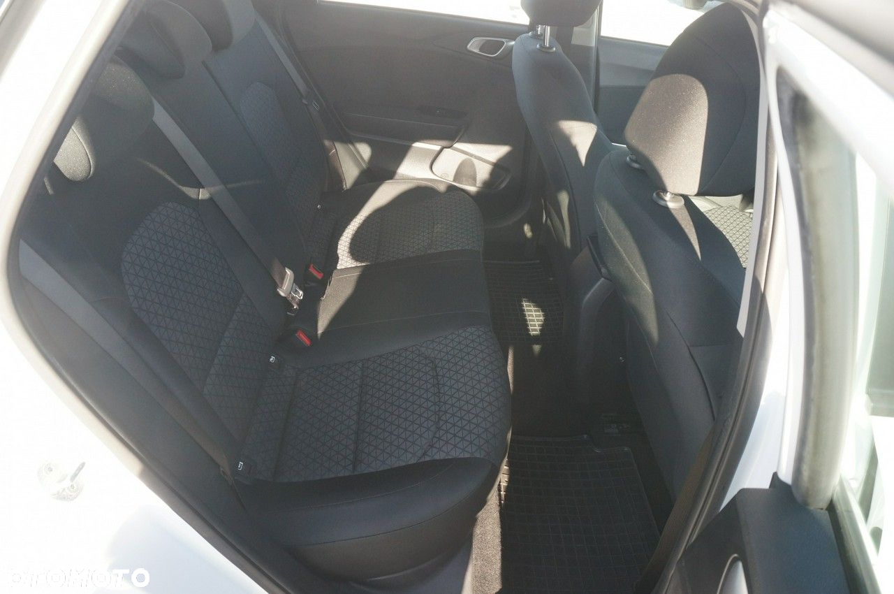 Kia Ceed - 32
