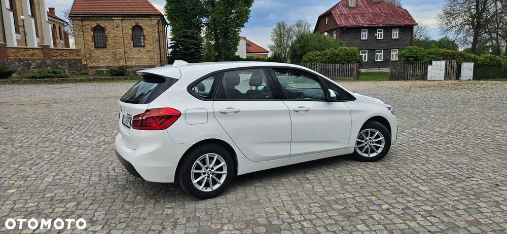 BMW Seria 2 216d - 10