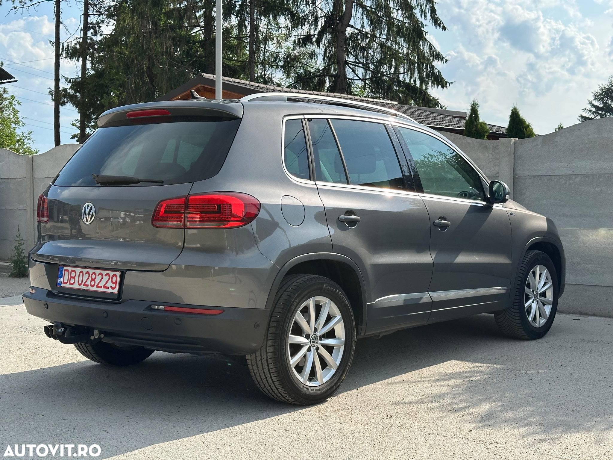 Volkswagen Tiguan - 4