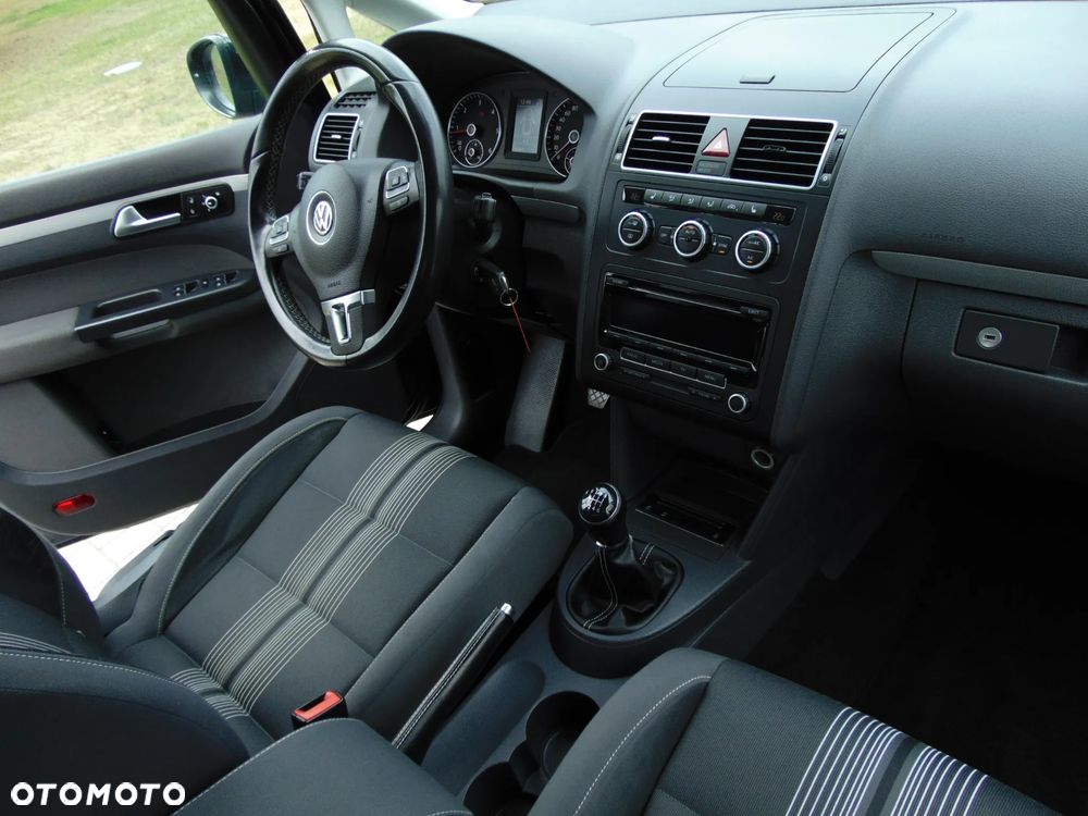 Volkswagen Touran 2.0 TDI DPF MATCH - 8