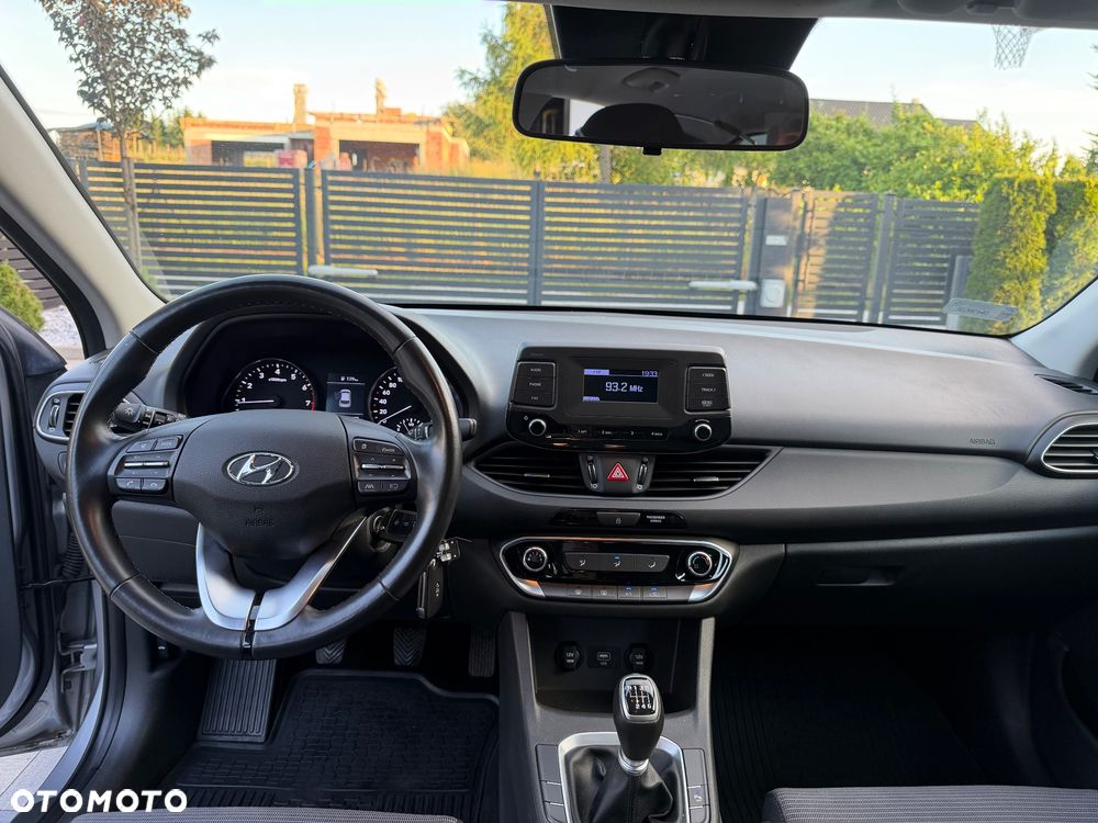 Hyundai i30 1.5 DPI Classic + - 26