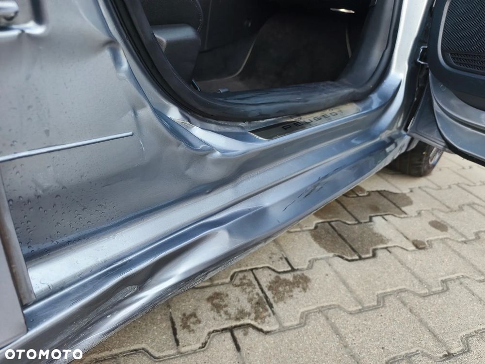 Peugeot 208 Hybrid 145 e-DSC6 GT - 28