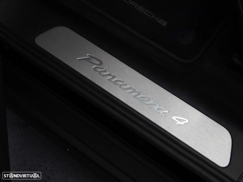 Porsche Panamera 4 E-Hybrid - 26