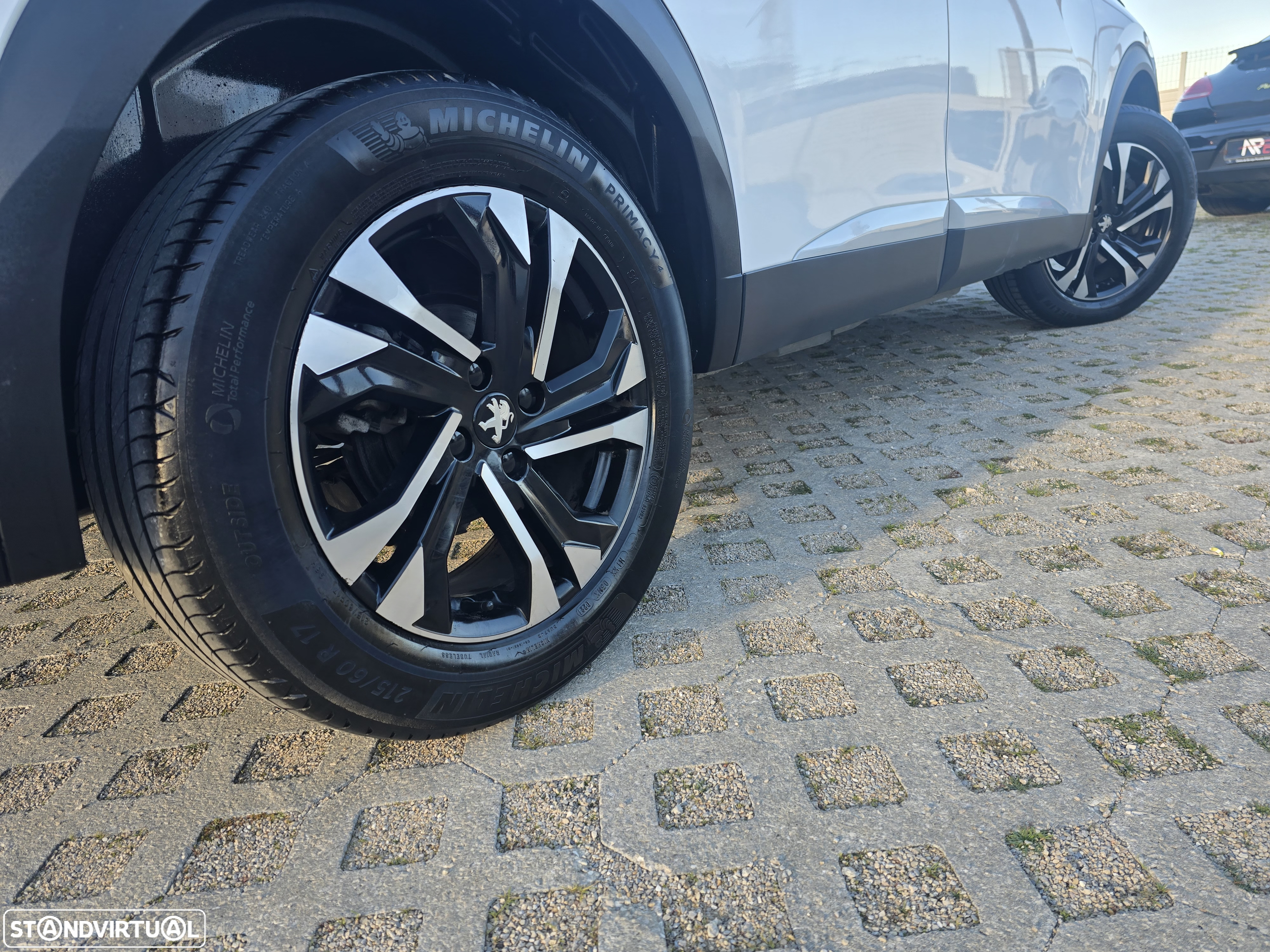 Peugeot 2008 1.5 BlueHDi Allure EAT8 - 24