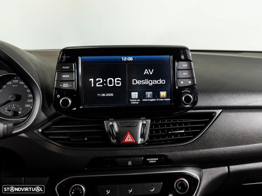 Hyundai i30 1.6 CRDI STyle — fotografia 11