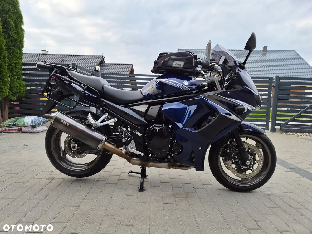 Suzuki GSX - 8