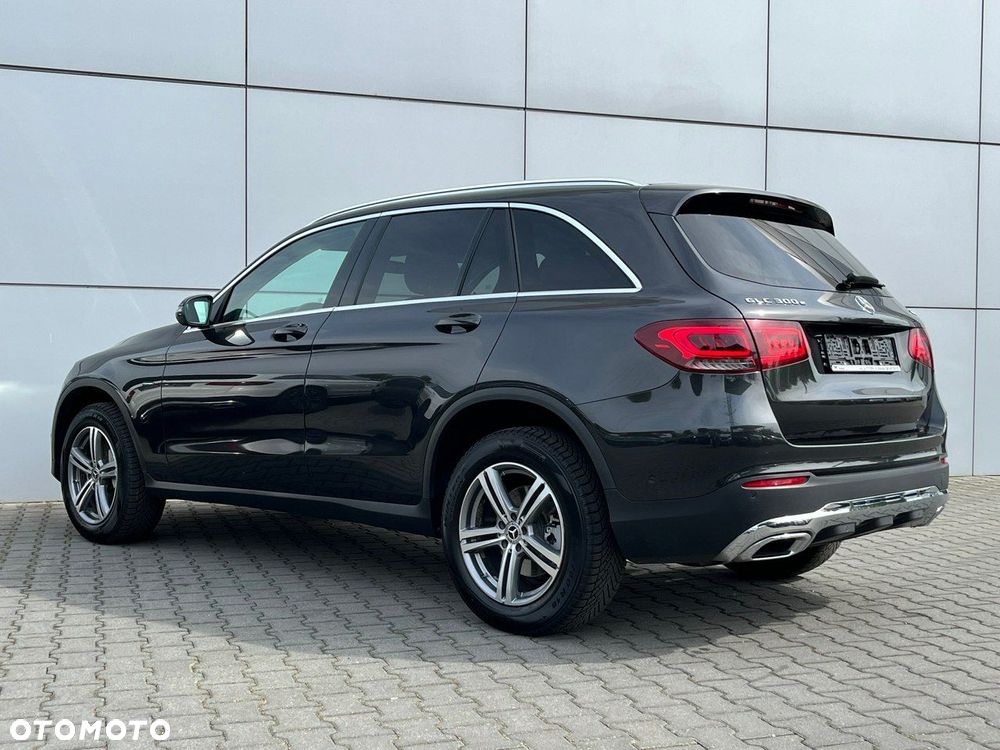 Mercedes-Benz GLC 300 e 4-Matic - 11