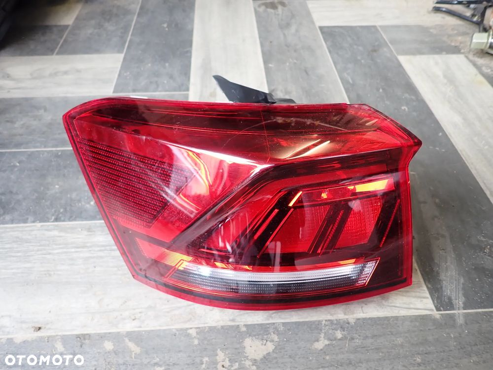 VW T-ROC LIFT LAMPA LEWY TYŁ 2GA945095D - 1