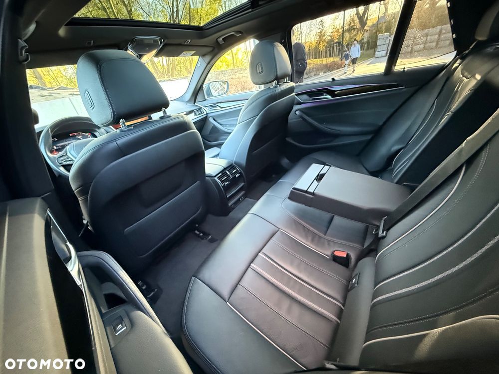 BMW Seria 5 520d M Sport Edition - 9