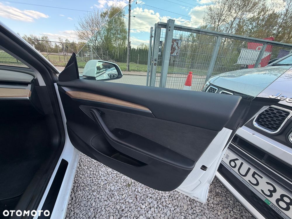 Tesla Model 3 RWD - 31