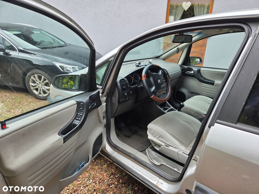 Opel Zafira 1.8 16V Comfort - 11
