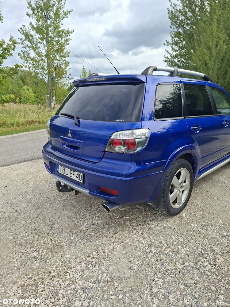 Mitsubishi Outlander - 2