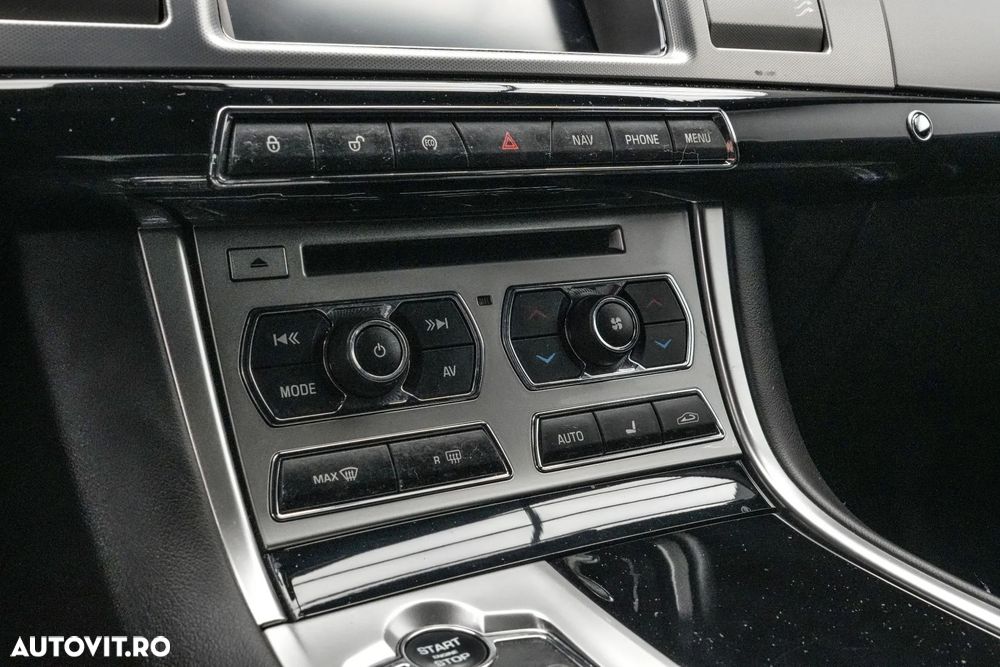 Jaguar XF 2.2D Premium Luxury - 24