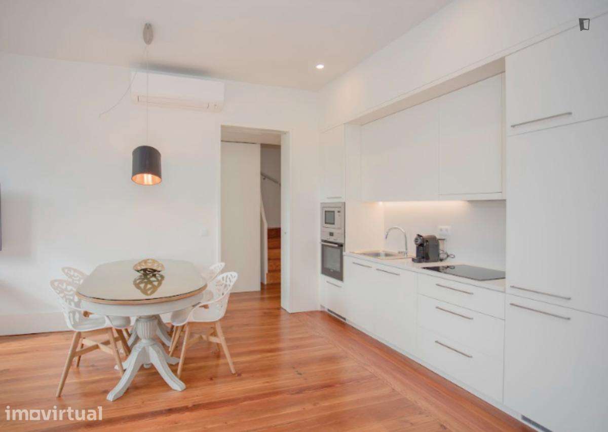 Apartamento com 2 quartos - localizado em Miragaia Porto - Grande imagem: 2/24