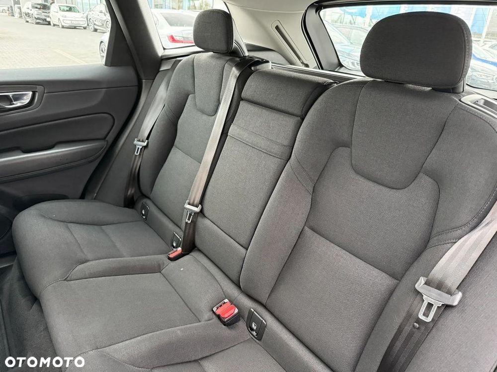 Volvo XC 60 B4 B Momentum Pro - 21