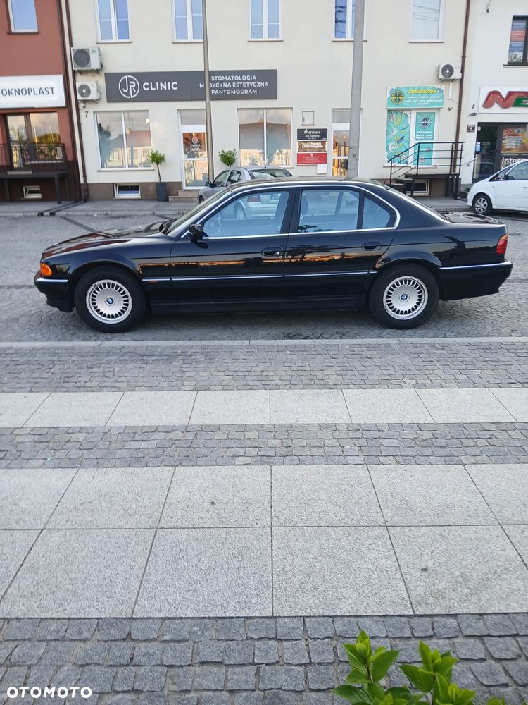 BMW Seria 7 728i L - 8
