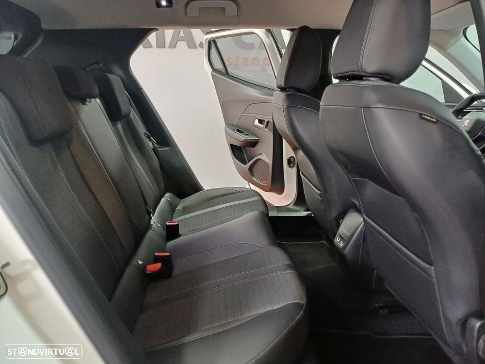 Peugeot 2008 1.2 PureTech Allure EAT8 - 12
